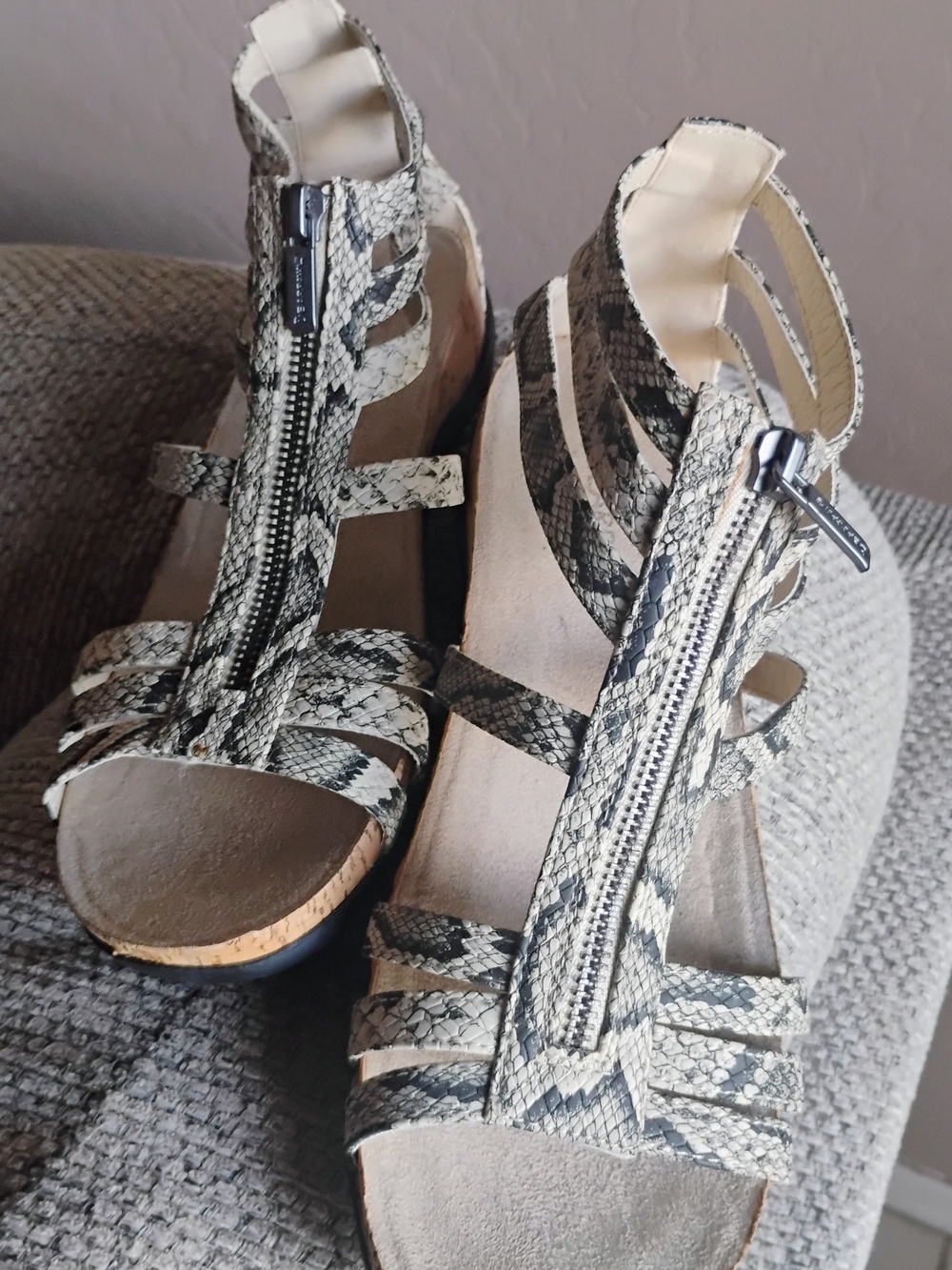 Bearpaw Layla II Women's Snake Print Wedge Sandals Size 10